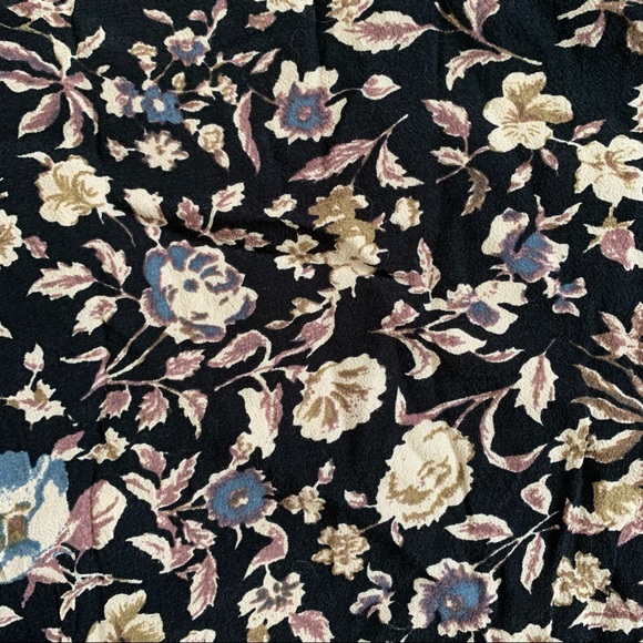 BUNDLE SALE 🍓 Floral crop top 🍓 - Picture 3 of 3